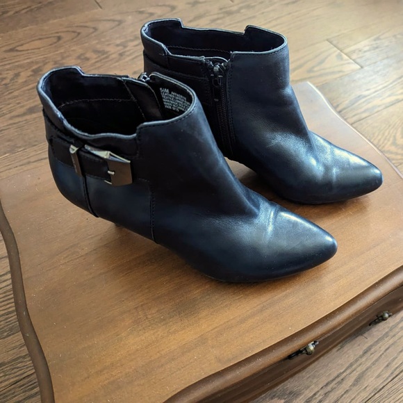 Anne Klein ankle pointed booties - Picture 3 of 5